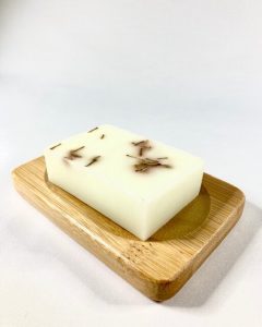 1 x bamboo soap dish with four non-slip silicone feet